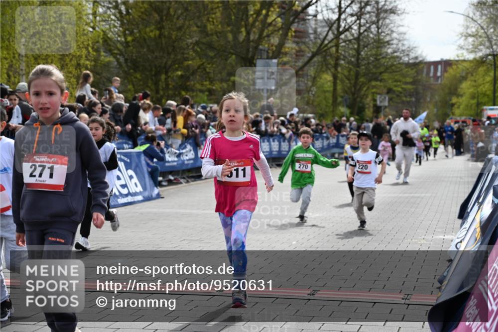 12.04.2026 - 45. Internationalen Wilhelmsburger Insellauf J. Mangold http://msf.ph/oto/9520631 12.04.2026 14:09:26 Ziel 577, 223, 271, 691, 1511, 252, 270, 220, 219 meine-sportfotos.de