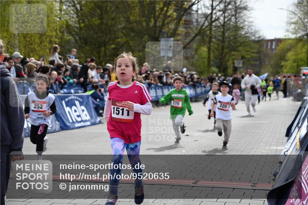 12.04.2026 - 45. Internationalen Wilhelmsburger Insellauf J. Mangold http://msf.ph/oto/9520635 12.04.2026 14:09:26 Ziel 577, 223, 271, 691, 1511, 252, 270, 220, 219 meine-sportfotos.de