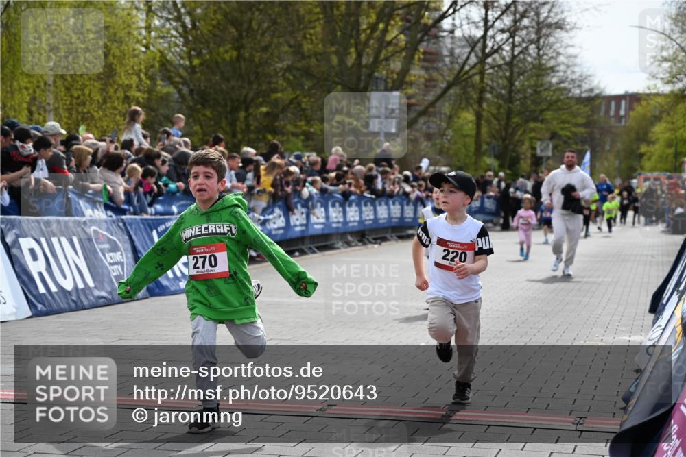 12.04.2026 - 45. Internationalen Wilhelmsburger Insellauf J. Mangold http://msf.ph/oto/9520643 12.04.2026 14:09:27 Ziel 223, 271, 691, 1511, 252, 270, 220, 219 meine-sportfotos.de
