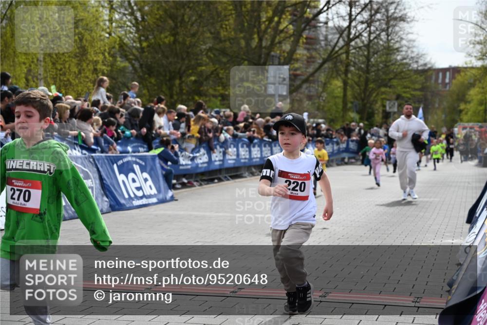 12.04.2026 - 45. Internationalen Wilhelmsburger Insellauf J. Mangold http://msf.ph/oto/9520648 12.04.2026 14:09:28 Ziel 223, 271, 691, 1511, 252, 270, 220, 219, 216 meine-sportfotos.de