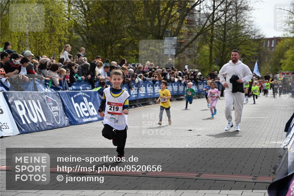 12.04.2026 - 45. Internationalen Wilhelmsburger Insellauf J. Mangold http://msf.ph/oto/9520656 12.04.2026 14:09:30 Ziel 252, 270, 220, 219, 216, 25, 1066, 209 meine-sportfotos.de