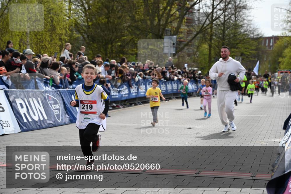 12.04.2026 - 45. Internationalen Wilhelmsburger Insellauf J. Mangold http://msf.ph/oto/9520660 12.04.2026 14:09:30 Ziel 252, 270, 220, 219, 216, 25, 1066, 209 meine-sportfotos.de