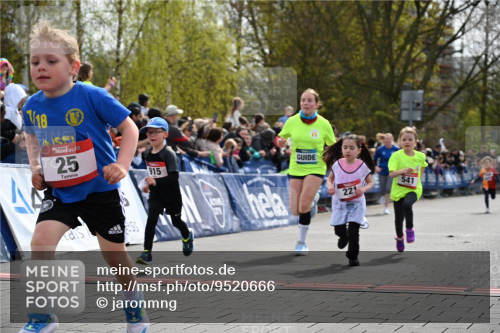 12.04.2026 - 45. Internationalen Wilhelmsburger Insellauf J. Mangold http://msf.ph/oto/9520666 12.04.2026 14:09:35 Ziel 216, 25, 1066, 209, 915, 221, 541, 1501 meine-sportfotos.de