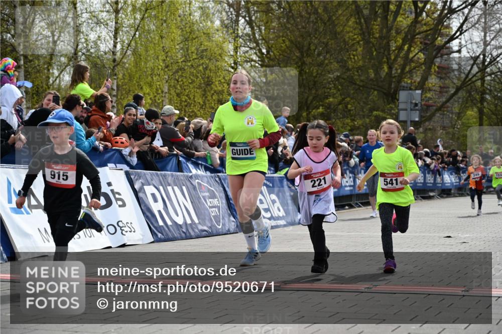 12.04.2026 - 45. Internationalen Wilhelmsburger Insellauf J. Mangold http://msf.ph/oto/9520671 12.04.2026 14:09:35 Ziel 216, 25, 1066, 209, 915, 221, 541, 1501 meine-sportfotos.de