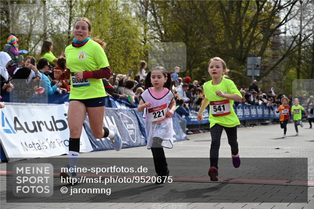 12.04.2026 - 45. Internationalen Wilhelmsburger Insellauf J. Mangold http://msf.ph/oto/9520675 12.04.2026 14:09:36 Ziel 216, 25, 1066, 209, 915, 221, 541, 1501, 249 meine-sportfotos.de