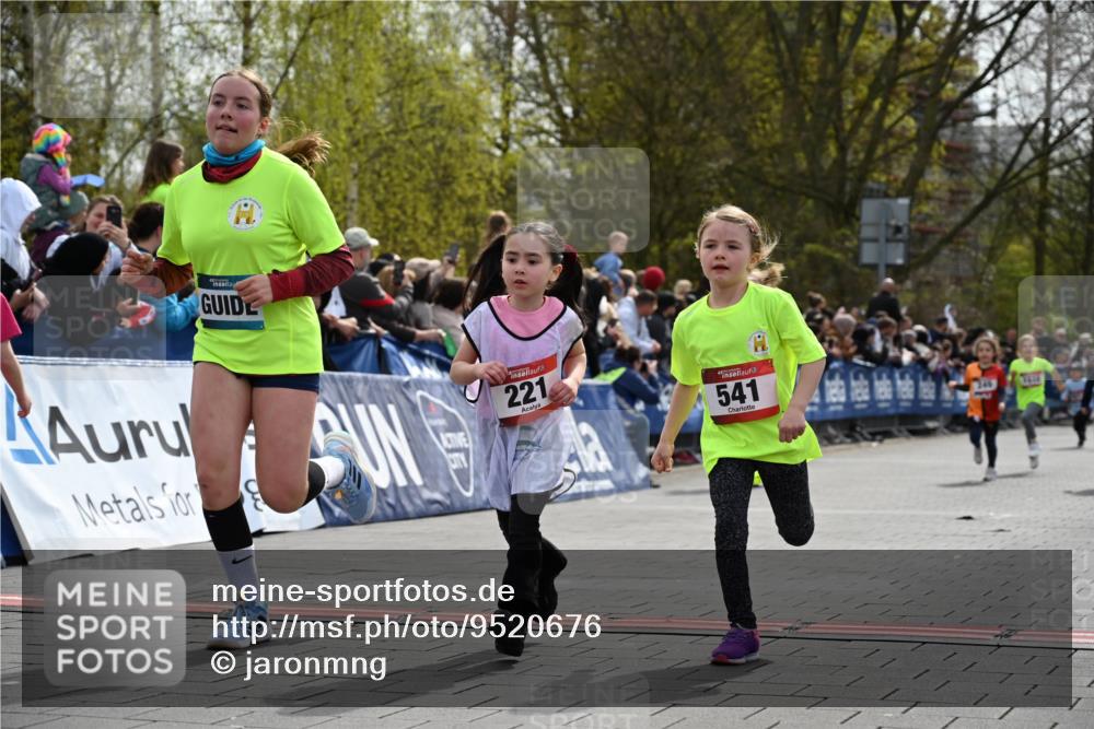 12.04.2026 - 45. Internationalen Wilhelmsburger Insellauf J. Mangold http://msf.ph/oto/9520676 12.04.2026 14:09:36 Ziel 216, 25, 1066, 209, 915, 221, 541, 1501, 249 meine-sportfotos.de