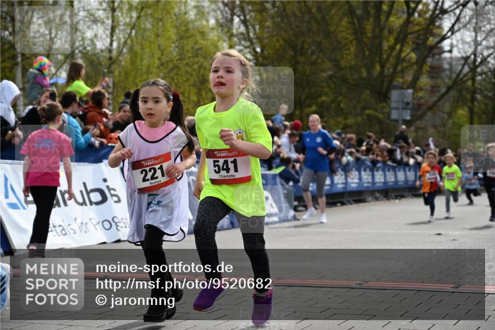 12.04.2026 - 45. Internationalen Wilhelmsburger Insellauf J. Mangold http://msf.ph/oto/9520682 12.04.2026 14:09:37 Ziel 25, 1066, 209, 915, 221, 541, 1501, 249, 1059, 1516, 94 meine-sportfotos.de
