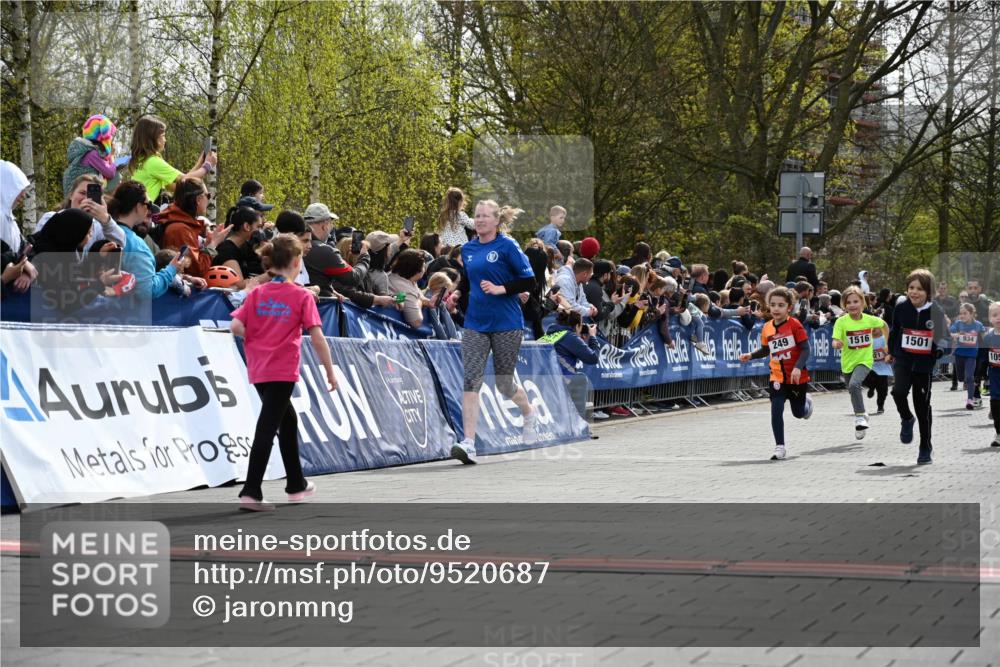 12.04.2026 - 45. Internationalen Wilhelmsburger Insellauf J. Mangold http://msf.ph/oto/9520687 12.04.2026 14:09:37 Ziel 25, 1066, 209, 915, 221, 541, 1501, 249, 1059, 1516, 94 meine-sportfotos.de