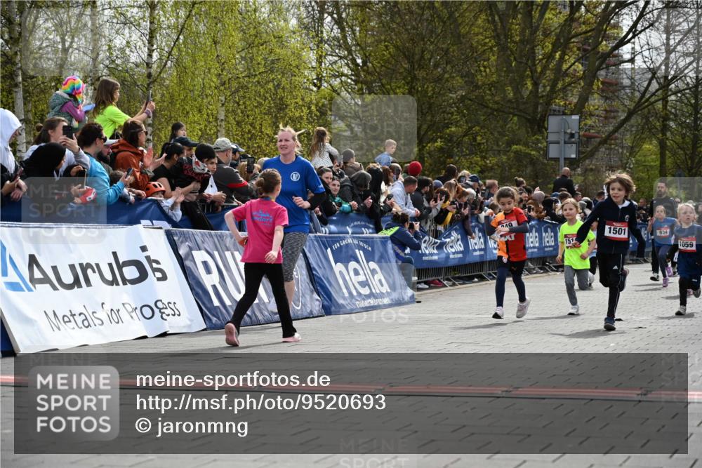12.04.2026 - 45. Internationalen Wilhelmsburger Insellauf J. Mangold http://msf.ph/oto/9520693 12.04.2026 14:09:38 Ziel 25, 1066, 209, 915, 221, 541, 1501, 249, 1059, 1516, 94, 921, 251, 945 meine-sportfotos.de