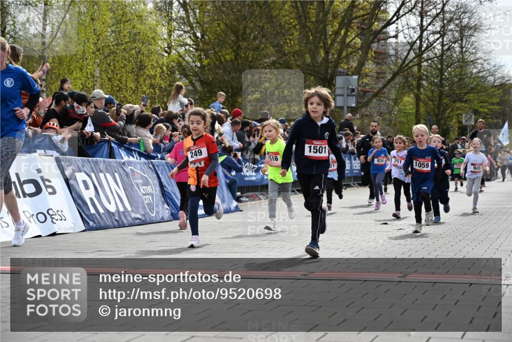 12.04.2026 - 45. Internationalen Wilhelmsburger Insellauf J. Mangold http://msf.ph/oto/9520698 12.04.2026 14:09:39 Ziel 915, 221, 541, 1501, 249, 1059, 1516, 94, 921, 251, 945, 934 meine-sportfotos.de