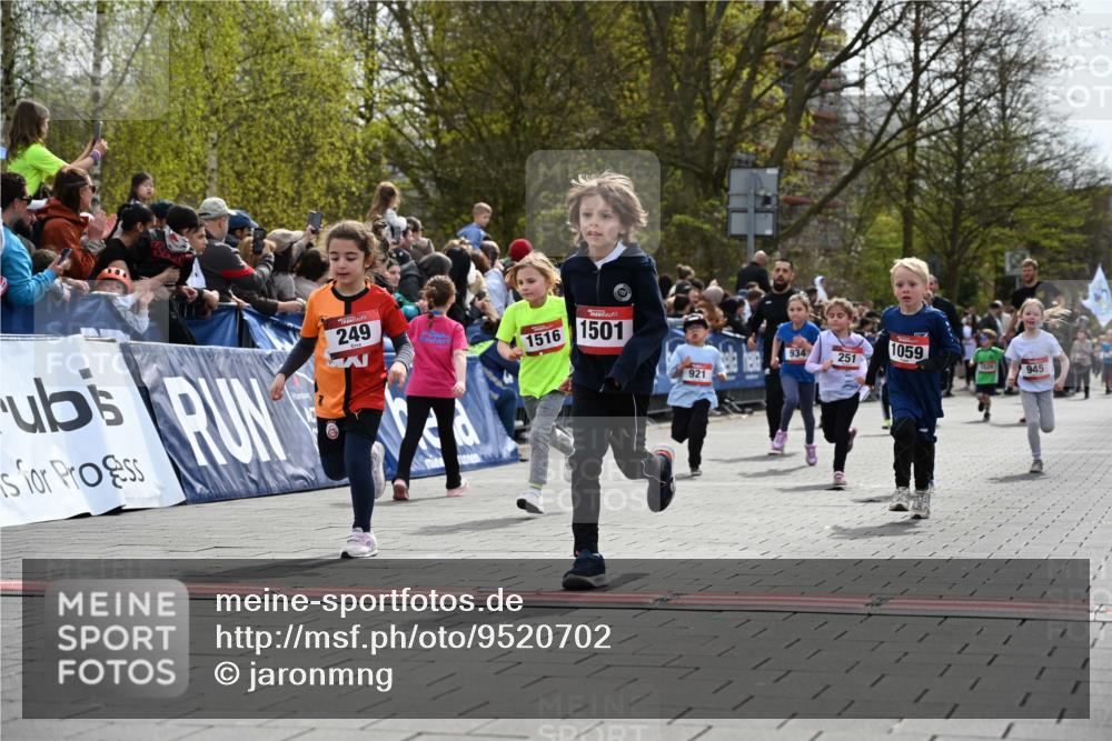 12.04.2026 - 45. Internationalen Wilhelmsburger Insellauf J. Mangold http://msf.ph/oto/9520702 12.04.2026 14:09:39 Ziel 915, 221, 541, 1501, 249, 1059, 1516, 94, 921, 251, 945, 934 meine-sportfotos.de