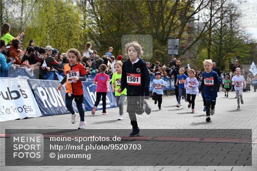 12.04.2026 - 45. Internationalen Wilhelmsburger Insellauf J. Mangold http://msf.ph/oto/9520703 12.04.2026 14:09:40 Ziel 541, 1501, 249, 1059, 1516, 94, 921, 251, 945, 934 meine-sportfotos.de