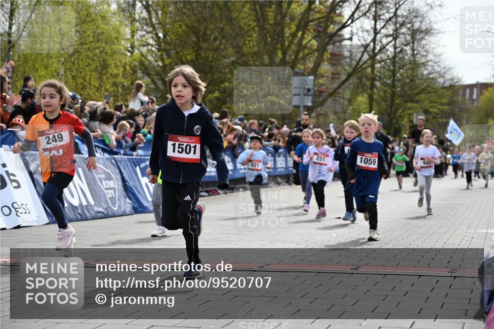 12.04.2026 - 45. Internationalen Wilhelmsburger Insellauf J. Mangold http://msf.ph/oto/9520707 12.04.2026 14:09:40 Ziel 541, 1501, 249, 1059, 1516, 94, 921, 251, 945, 934 meine-sportfotos.de