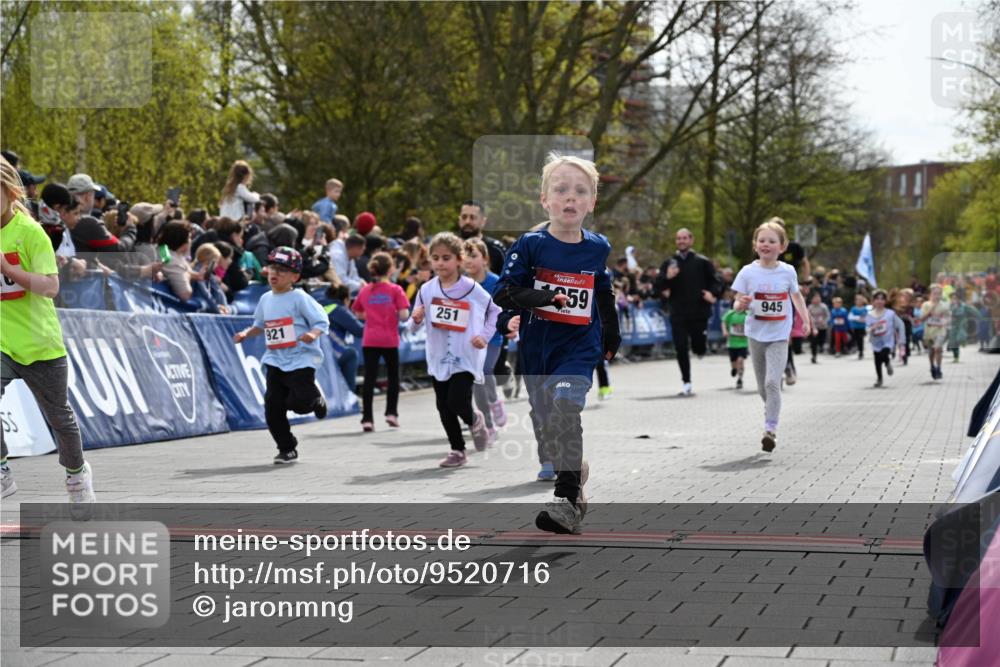 12.04.2026 - 45. Internationalen Wilhelmsburger Insellauf J. Mangold http://msf.ph/oto/9520716 12.04.2026 14:09:41 Ziel 1501, 249, 1059, 1516, 94, 921, 251, 945, 934, 212, 735, 190 meine-sportfotos.de