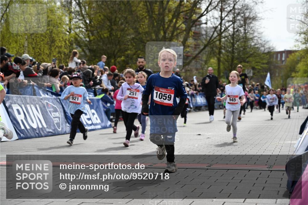 12.04.2026 - 45. Internationalen Wilhelmsburger Insellauf J. Mangold http://msf.ph/oto/9520718 12.04.2026 14:09:41 Ziel 1501, 249, 1059, 1516, 94, 921, 251, 945, 934, 212, 735, 190 meine-sportfotos.de