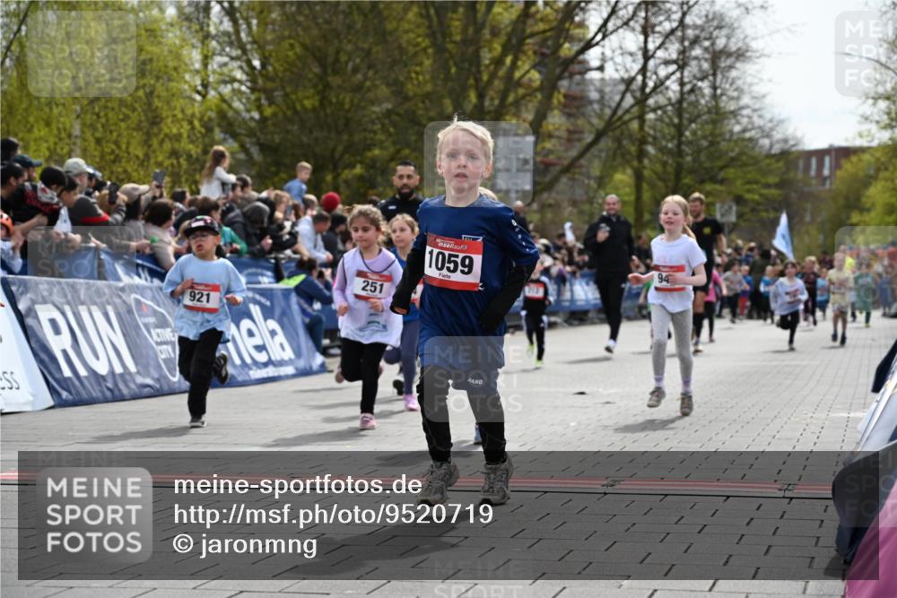 12.04.2026 - 45. Internationalen Wilhelmsburger Insellauf J. Mangold http://msf.ph/oto/9520719 12.04.2026 14:09:41 Ziel 1501, 249, 1059, 1516, 94, 921, 251, 945, 934, 212, 735, 190 meine-sportfotos.de