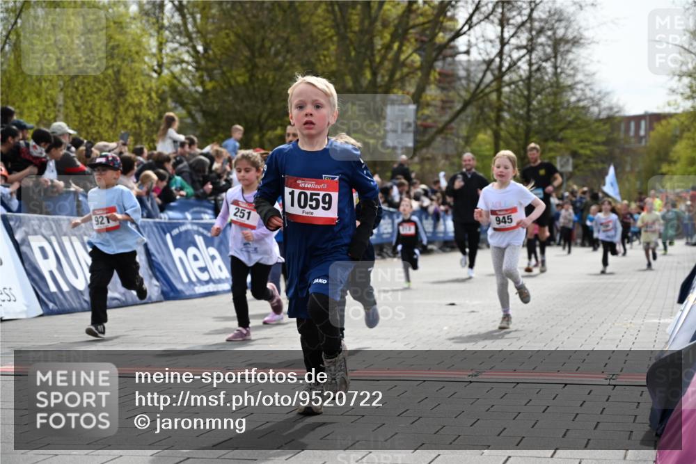12.04.2026 - 45. Internationalen Wilhelmsburger Insellauf J. Mangold http://msf.ph/oto/9520722 12.04.2026 14:09:41 Ziel 1501, 249, 1059, 1516, 94, 921, 251, 945, 934, 212, 735, 190 meine-sportfotos.de