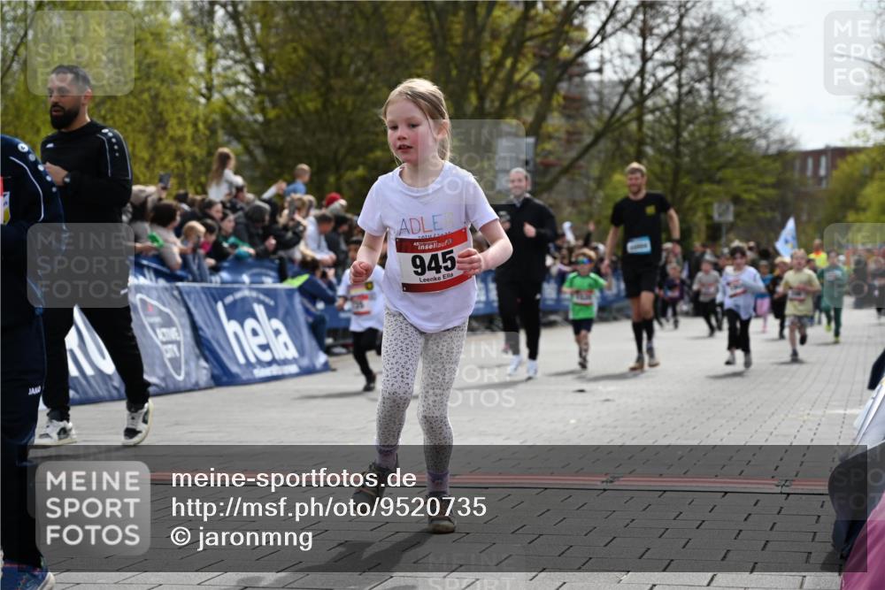 12.04.2026 - 45. Internationalen Wilhelmsburger Insellauf J. Mangold http://msf.ph/oto/9520735 12.04.2026 14:09:43 Ziel 1501, 249, 1059, 1516, 94, 921, 251, 945, 934, 212, 735, 190, 240, 1520 meine-sportfotos.de