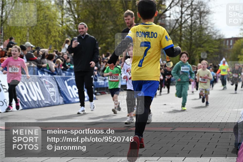 12.04.2026 - 45. Internationalen Wilhelmsburger Insellauf J. Mangold http://msf.ph/oto/9520746 12.04.2026 14:09:46 Ziel 921, 251, 945, 934, 212, 735, 190, 240, 1520, 206, 908, 776, 172, 183, 196, 449, 772 meine-sportfotos.de