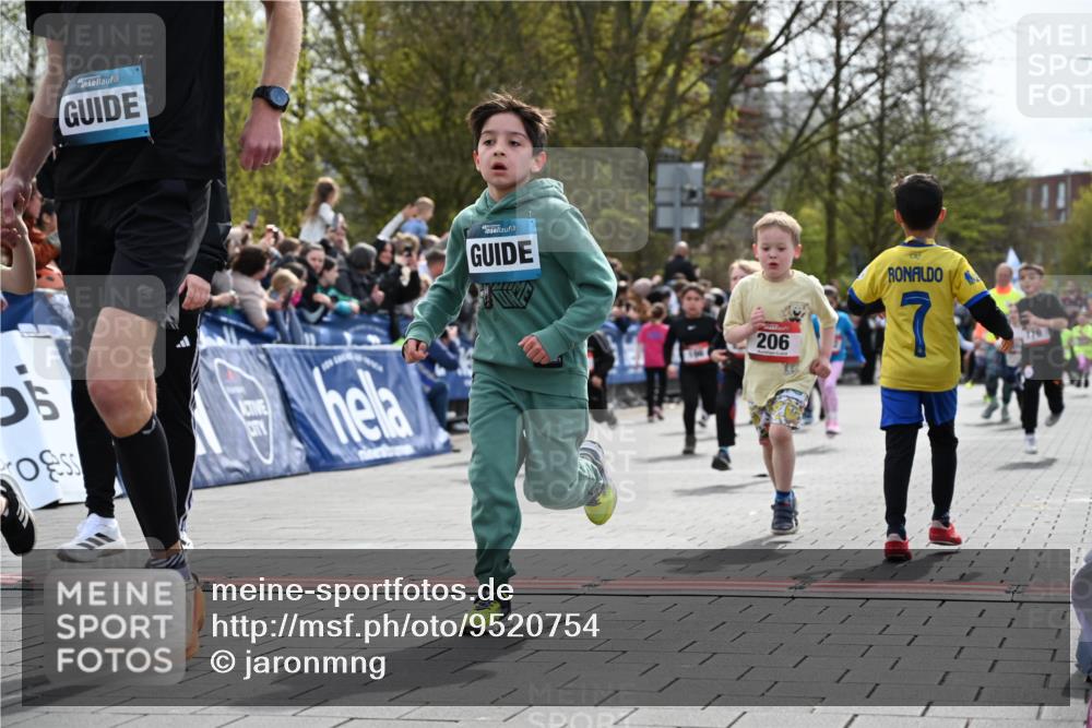 12.04.2026 - 45. Internationalen Wilhelmsburger Insellauf J. Mangold http://msf.ph/oto/9520754 12.04.2026 14:09:47 Ziel 934, 212, 735, 190, 240, 1520, 206, 908, 776, 172, 183, 196, 449, 772, 7, 917 meine-sportfotos.de