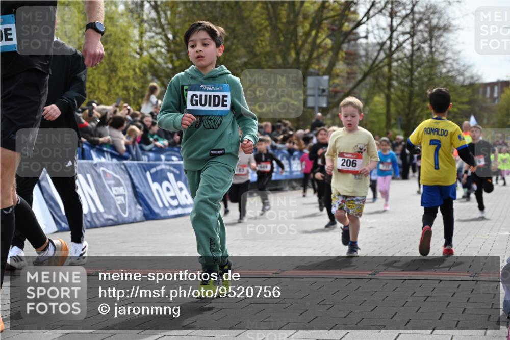 12.04.2026 - 45. Internationalen Wilhelmsburger Insellauf J. Mangold http://msf.ph/oto/9520756 12.04.2026 14:09:47 Ziel 934, 212, 735, 190, 240, 1520, 206, 908, 776, 172, 183, 196, 449, 772, 7, 917 meine-sportfotos.de