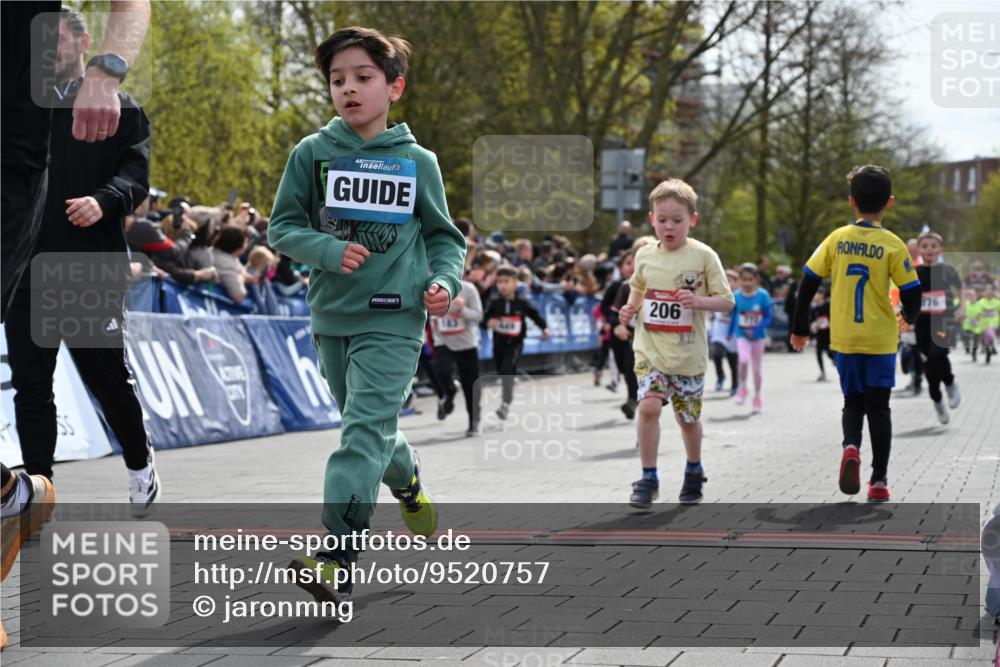 12.04.2026 - 45. Internationalen Wilhelmsburger Insellauf J. Mangold http://msf.ph/oto/9520757 12.04.2026 14:09:48 Ziel 212, 735, 190, 240, 1520, 206, 908, 776, 172, 183, 196, 449, 772, 7, 917, 284, 44 meine-sportfotos.de