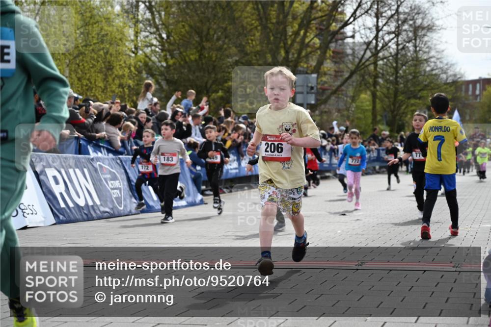 12.04.2026 - 45. Internationalen Wilhelmsburger Insellauf J. Mangold http://msf.ph/oto/9520764 12.04.2026 14:09:48 Ziel 212, 735, 190, 240, 1520, 206, 908, 776, 172, 183, 196, 449, 772, 7, 917, 284, 44 meine-sportfotos.de