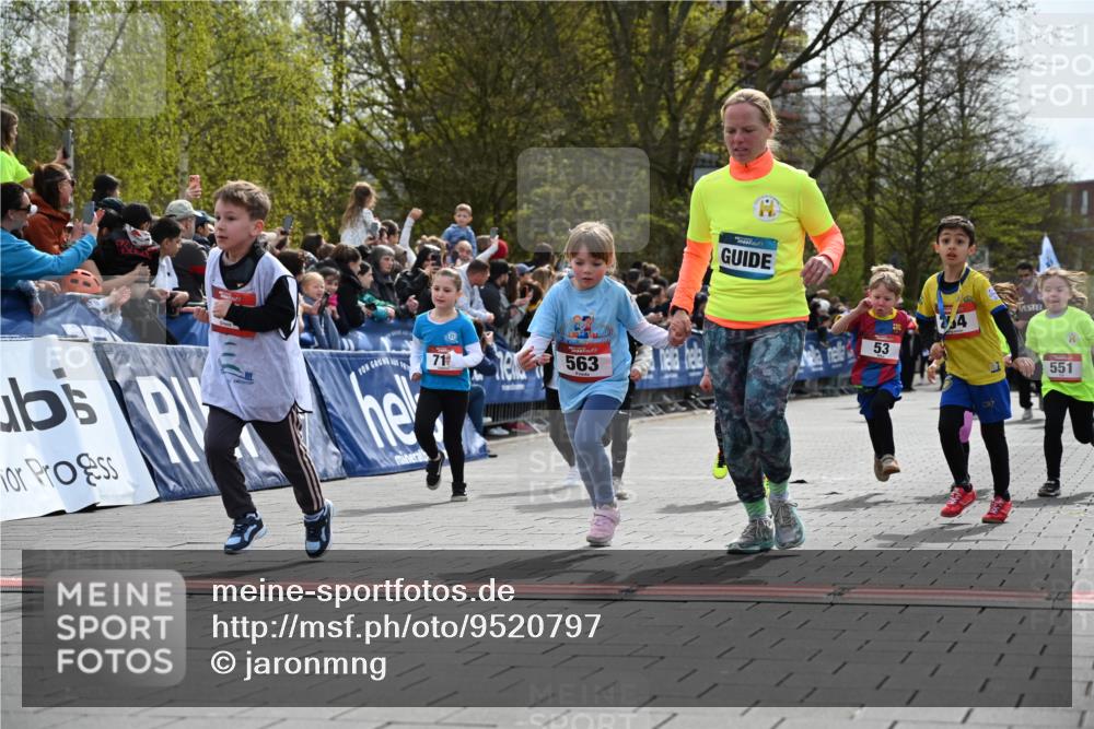 12.04.2026 - 45. Internationalen Wilhelmsburger Insellauf J. Mangold http://msf.ph/oto/9520797 12.04.2026 14:09:53 Ziel 908, 776, 172, 183, 196, 449, 772, 7, 917, 284, 44, 200, 563, 53, 712, 1512, 1525, 551, 764, 567, 720, 719 meine-sportfotos.de