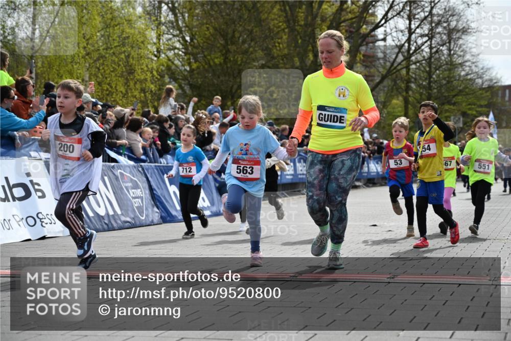 12.04.2026 - 45. Internationalen Wilhelmsburger Insellauf J. Mangold http://msf.ph/oto/9520800 12.04.2026 14:09:53 Ziel 908, 776, 172, 183, 196, 449, 772, 7, 917, 284, 44, 200, 563, 53, 712, 1512, 1525, 551, 764, 567, 720, 719 meine-sportfotos.de