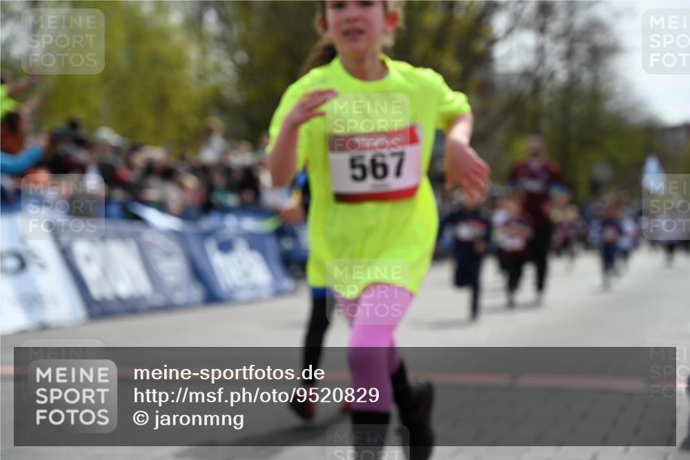 12.04.2026 - 45. Internationalen Wilhelmsburger Insellauf J. Mangold http://msf.ph/oto/9520829 12.04.2026 14:09:56 Ziel 284, 44, 200, 563, 53, 712, 1512, 1525, 551, 764, 567, 720, 719, 907, 158, 268, 543, 721 meine-sportfotos.de