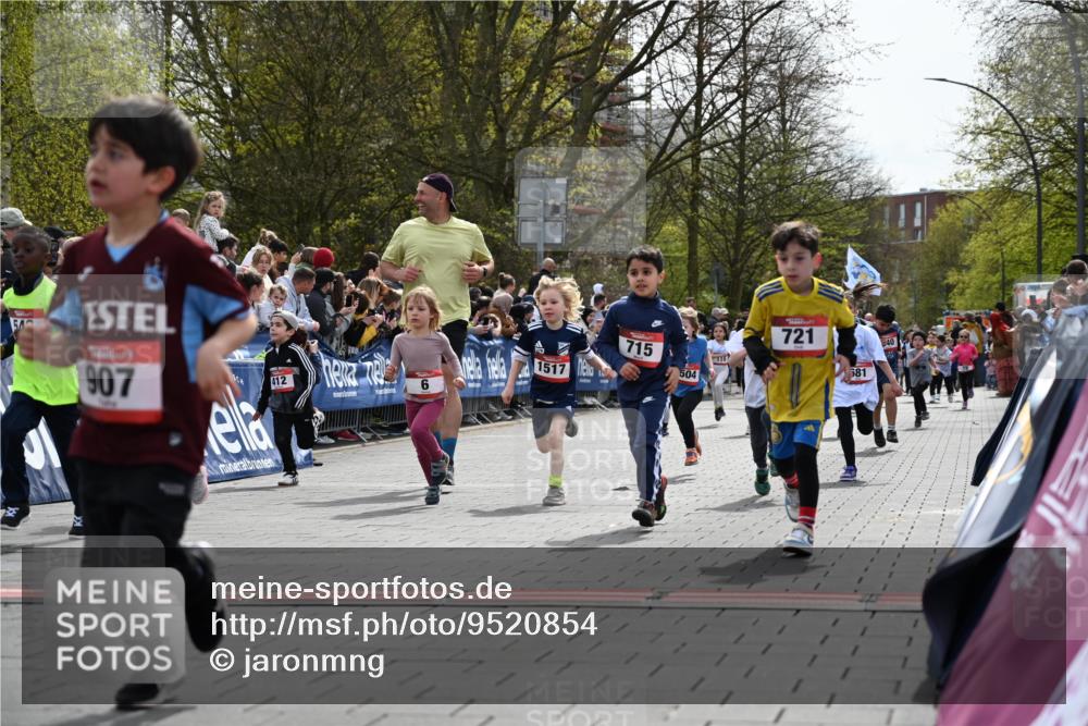 12.04.2026 - 45. Internationalen Wilhelmsburger Insellauf J. Mangold http://msf.ph/oto/9520854 12.04.2026 14:10:00 Ziel 720, 719, 907, 158, 268, 543, 721, 1503, 736, 715, 6, 1504, 412, 681, 640, 248, 441 meine-sportfotos.de