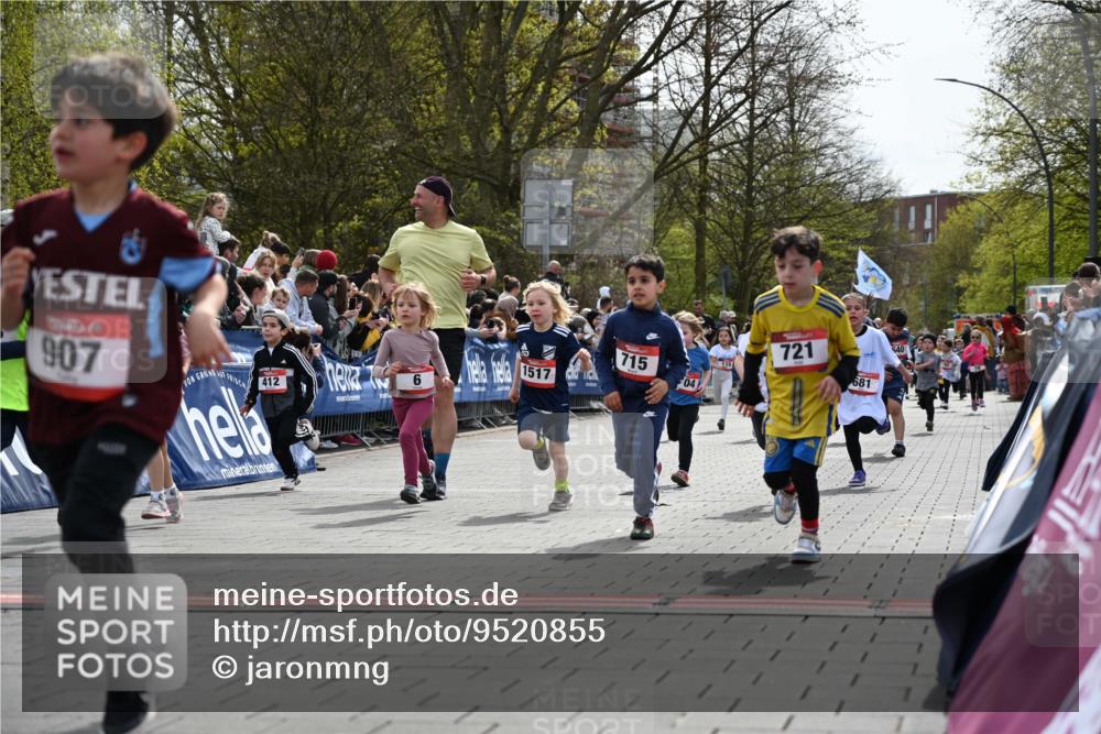 12.04.2026 - 45. Internationalen Wilhelmsburger Insellauf J. Mangold http://msf.ph/oto/9520855 12.04.2026 14:10:00 Ziel 720, 719, 907, 158, 268, 543, 721, 1503, 736, 715, 6, 1504, 412, 681, 640, 248, 441 meine-sportfotos.de
