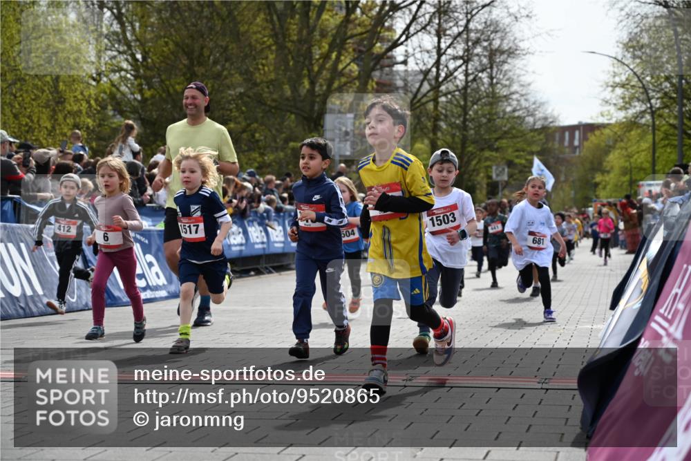 12.04.2026 - 45. Internationalen Wilhelmsburger Insellauf J. Mangold http://msf.ph/oto/9520865 12.04.2026 14:10:01 Ziel 720, 719, 907, 158, 268, 543, 721, 1503, 736, 715, 6, 1504, 412, 681, 640, 248, 441, 723, 119, 186 meine-sportfotos.de