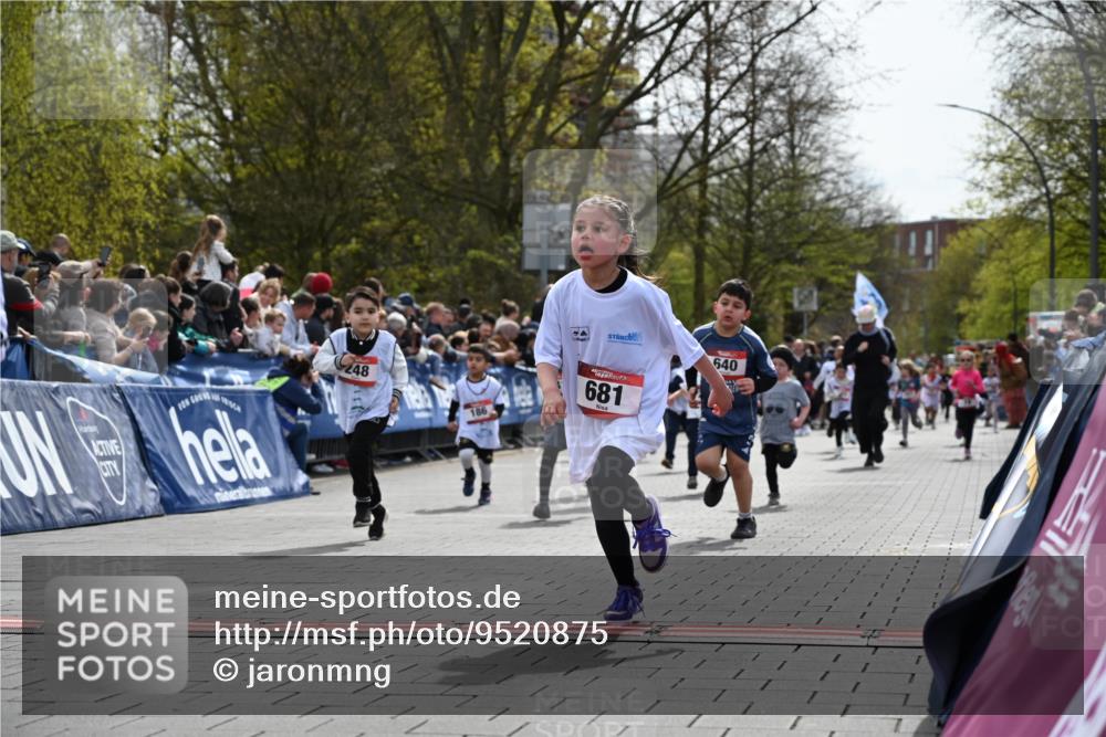 12.04.2026 - 45. Internationalen Wilhelmsburger Insellauf J. Mangold http://msf.ph/oto/9520875 12.04.2026 14:10:02 Ziel 907, 158, 268, 543, 721, 1503, 736, 715, 6, 1504, 412, 681, 640, 248, 441, 723, 119, 186, 224 meine-sportfotos.de