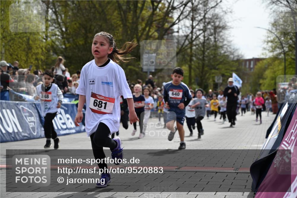 12.04.2026 - 45. Internationalen Wilhelmsburger Insellauf J. Mangold http://msf.ph/oto/9520883 12.04.2026 14:10:03 Ziel 907, 158, 268, 543, 721, 1503, 736, 715, 6, 1504, 412, 681, 640, 248, 441, 723, 119, 186, 224, 745 meine-sportfotos.de