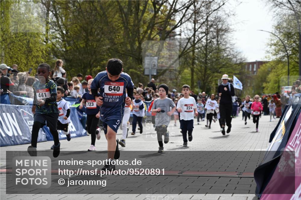12.04.2026 - 45. Internationalen Wilhelmsburger Insellauf J. Mangold http://msf.ph/oto/9520891 12.04.2026 14:10:04 Ziel 543, 721, 1503, 736, 715, 6, 1504, 412, 681, 640, 248, 441, 723, 119, 186, 224, 745, 207, 920, 770, 182, 19 meine-sportfotos.de