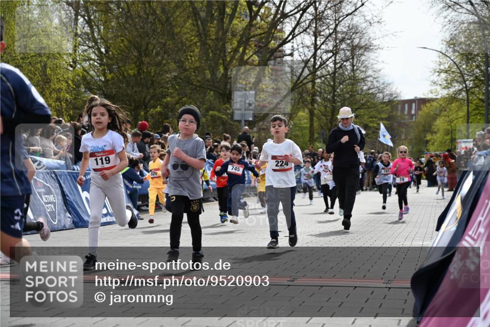 12.04.2026 - 45. Internationalen Wilhelmsburger Insellauf J. Mangold http://msf.ph/oto/9520903 12.04.2026 14:10:05 Ziel 1503, 736, 715, 6, 1504, 412, 681, 640, 248, 441, 723, 119, 186, 224, 745, 207, 920, 770, 182, 19, 913, 181, 529, 942 meine-sportfotos.de