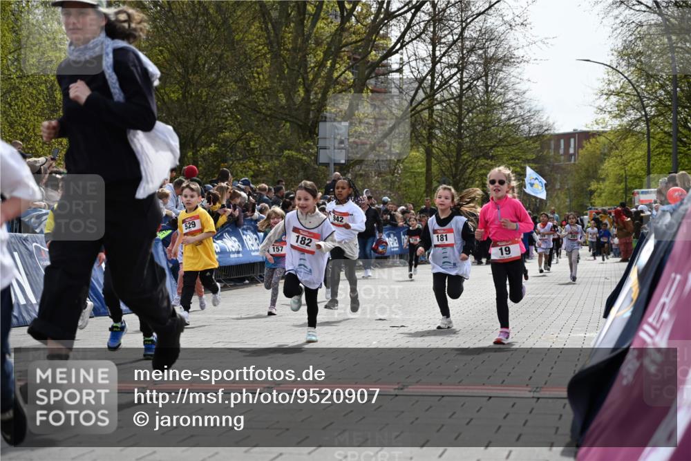12.04.2026 - 45. Internationalen Wilhelmsburger Insellauf J. Mangold http://msf.ph/oto/9520907 12.04.2026 14:10:08 Ziel 640, 248, 441, 723, 119, 186, 224, 745, 207, 920, 770, 182, 19, 913, 181, 529, 942, 157, 1518, 192 meine-sportfotos.de