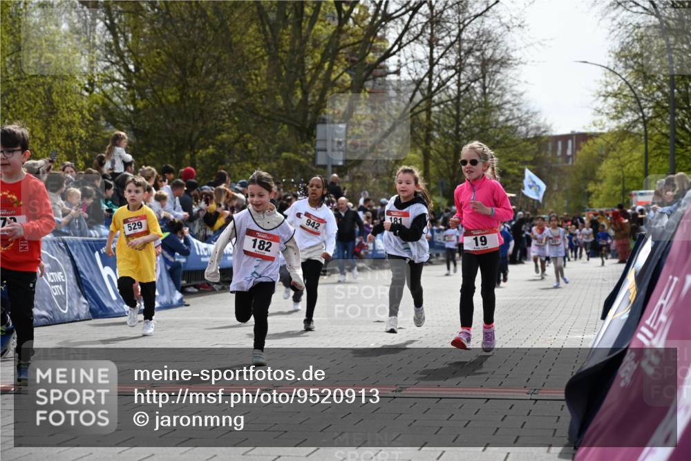 12.04.2026 - 45. Internationalen Wilhelmsburger Insellauf J. Mangold http://msf.ph/oto/9520913 12.04.2026 14:10:08 Ziel 640, 248, 441, 723, 119, 186, 224, 745, 207, 920, 770, 182, 19, 913, 181, 529, 942, 157, 1518, 192 meine-sportfotos.de