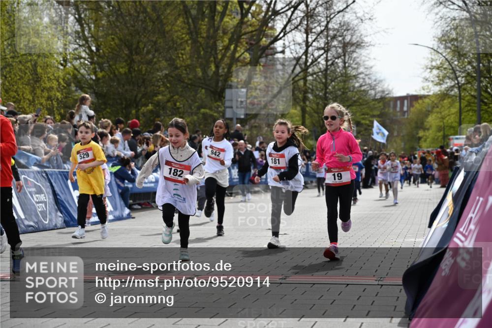 12.04.2026 - 45. Internationalen Wilhelmsburger Insellauf J. Mangold http://msf.ph/oto/9520914 12.04.2026 14:10:08 Ziel 640, 248, 441, 723, 119, 186, 224, 745, 207, 920, 770, 182, 19, 913, 181, 529, 942, 157, 1518, 192 meine-sportfotos.de