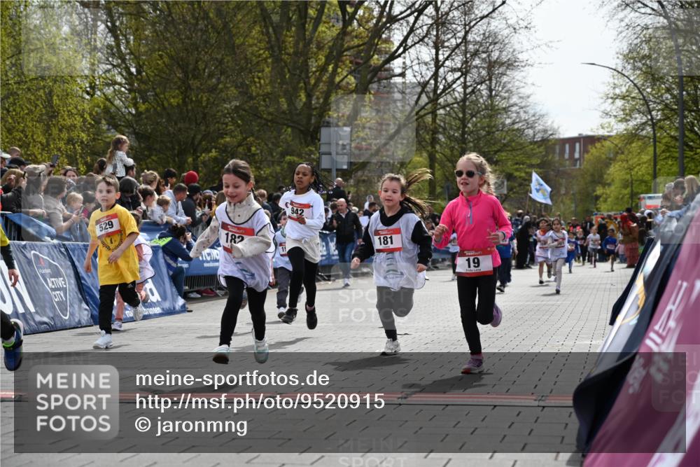 12.04.2026 - 45. Internationalen Wilhelmsburger Insellauf J. Mangold http://msf.ph/oto/9520915 12.04.2026 14:10:08 Ziel 640, 248, 441, 723, 119, 186, 224, 745, 207, 920, 770, 182, 19, 913, 181, 529, 942, 157, 1518, 192 meine-sportfotos.de
