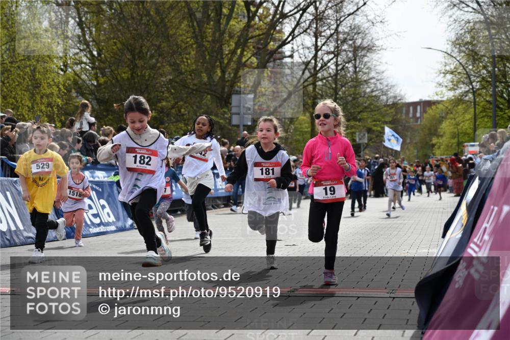 12.04.2026 - 45. Internationalen Wilhelmsburger Insellauf J. Mangold http://msf.ph/oto/9520919 12.04.2026 14:10:09 Ziel 723, 119, 186, 224, 745, 207, 920, 770, 182, 19, 913, 181, 529, 942, 157, 1518, 192 meine-sportfotos.de