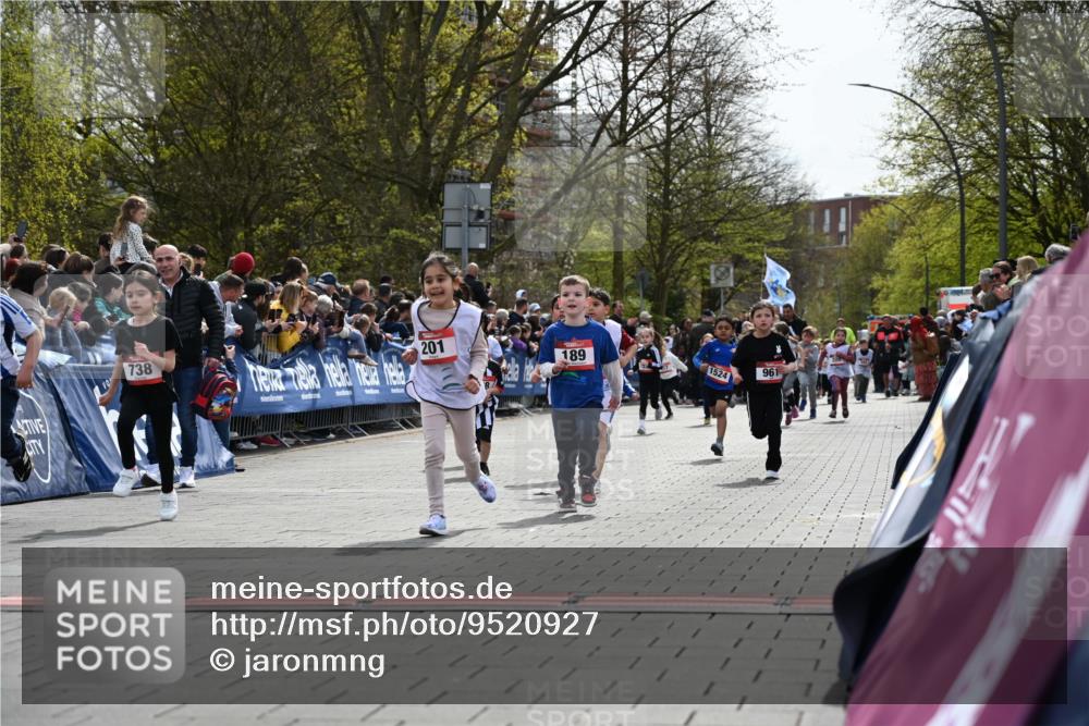 12.04.2026 - 45. Internationalen Wilhelmsburger Insellauf J. Mangold http://msf.ph/oto/9520927 12.04.2026 14:10:13 Ziel 913, 181, 529, 942, 157, 1518, 192, 946, 738, 201, 189, 269, 1524, 961, 938, 198, 932, 639 meine-sportfotos.de
