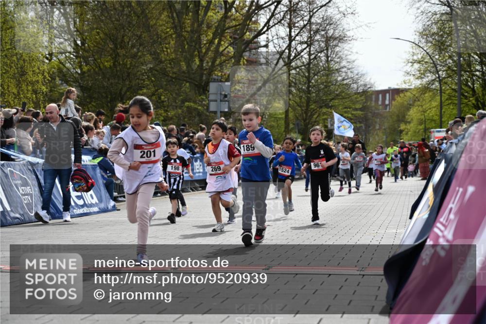 12.04.2026 - 45. Internationalen Wilhelmsburger Insellauf J. Mangold http://msf.ph/oto/9520939 12.04.2026 14:10:14 Ziel 157, 1518, 192, 946, 738, 201, 189, 269, 1524, 961, 938, 198, 932, 639 meine-sportfotos.de
