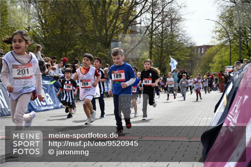 12.04.2026 - 45. Internationalen Wilhelmsburger Insellauf J. Mangold http://msf.ph/oto/9520945 12.04.2026 14:10:15 Ziel 192, 946, 738, 201, 189, 269, 1524, 961, 938, 198, 932, 639, 205, 153, 48 meine-sportfotos.de