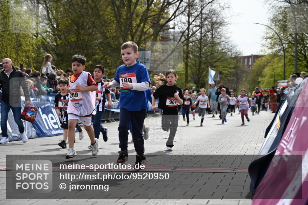 12.04.2026 - 45. Internationalen Wilhelmsburger Insellauf J. Mangold http://msf.ph/oto/9520950 12.04.2026 14:10:15 Ziel 192, 946, 738, 201, 189, 269, 1524, 961, 938, 198, 932, 639, 205, 153, 48 meine-sportfotos.de