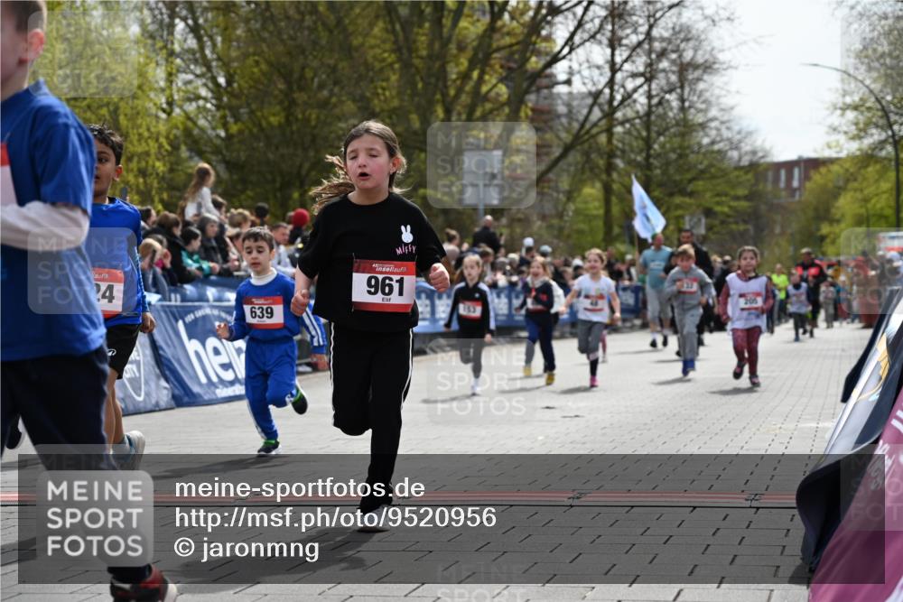 12.04.2026 - 45. Internationalen Wilhelmsburger Insellauf J. Mangold http://msf.ph/oto/9520956 12.04.2026 14:10:17 Ziel 946, 738, 201, 189, 269, 1524, 961, 938, 198, 932, 639, 205, 153, 48, 86, 132, 417 meine-sportfotos.de