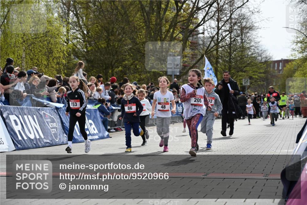 12.04.2026 - 45. Internationalen Wilhelmsburger Insellauf J. Mangold http://msf.ph/oto/9520966 12.04.2026 14:10:18 Ziel 946, 738, 201, 189, 269, 1524, 961, 938, 198, 932, 639, 205, 153, 48, 86, 132, 417 meine-sportfotos.de