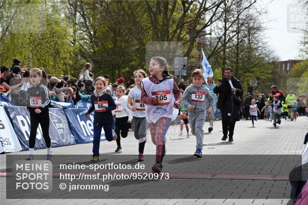 12.04.2026 - 45. Internationalen Wilhelmsburger Insellauf J. Mangold http://msf.ph/oto/9520973 12.04.2026 14:10:19 Ziel 189, 269, 1524, 961, 938, 198, 932, 639, 205, 153, 48, 86, 132, 417, 60 meine-sportfotos.de