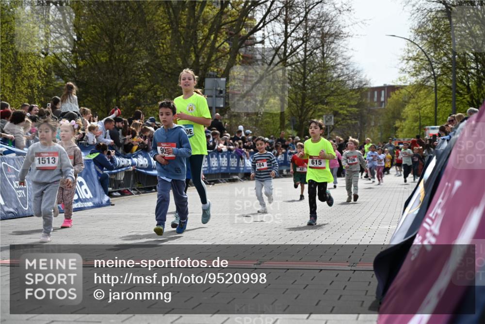 12.04.2026 - 45. Internationalen Wilhelmsburger Insellauf J. Mangold http://msf.ph/oto/9520998 12.04.2026 14:10:29 Ziel 218, 203, 633, 963, 1513, 909, 708, 615, 184, 187 meine-sportfotos.de
